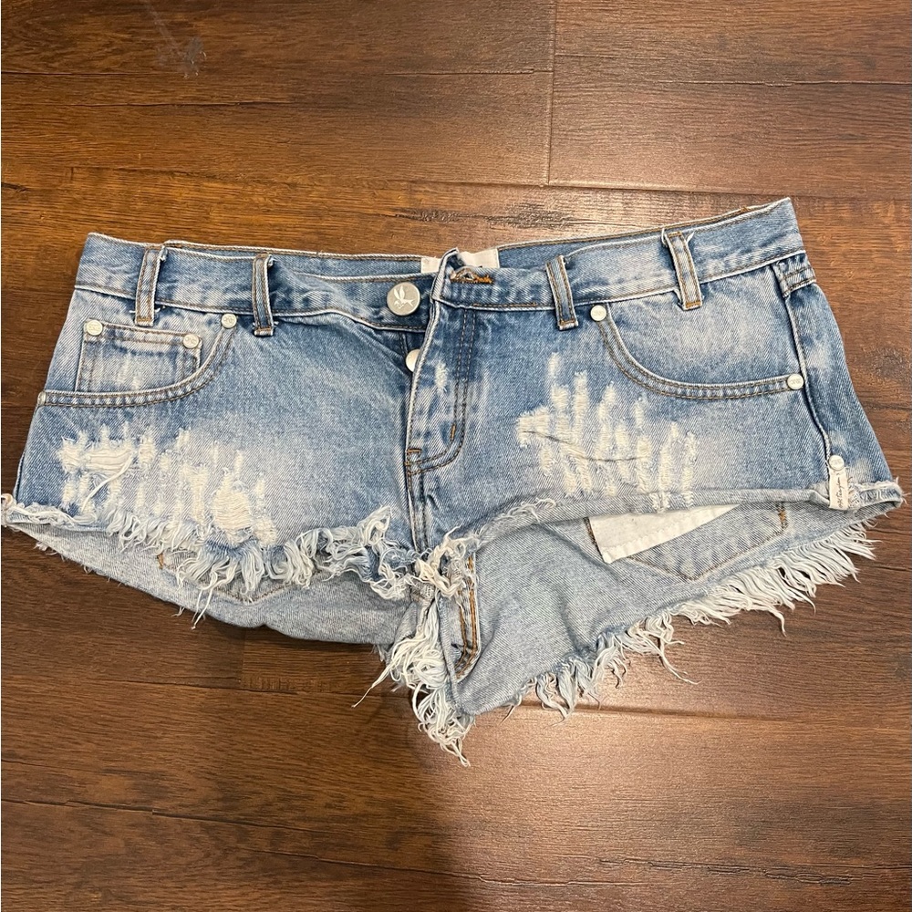 One Teaspoon denim shorts. Size 30.